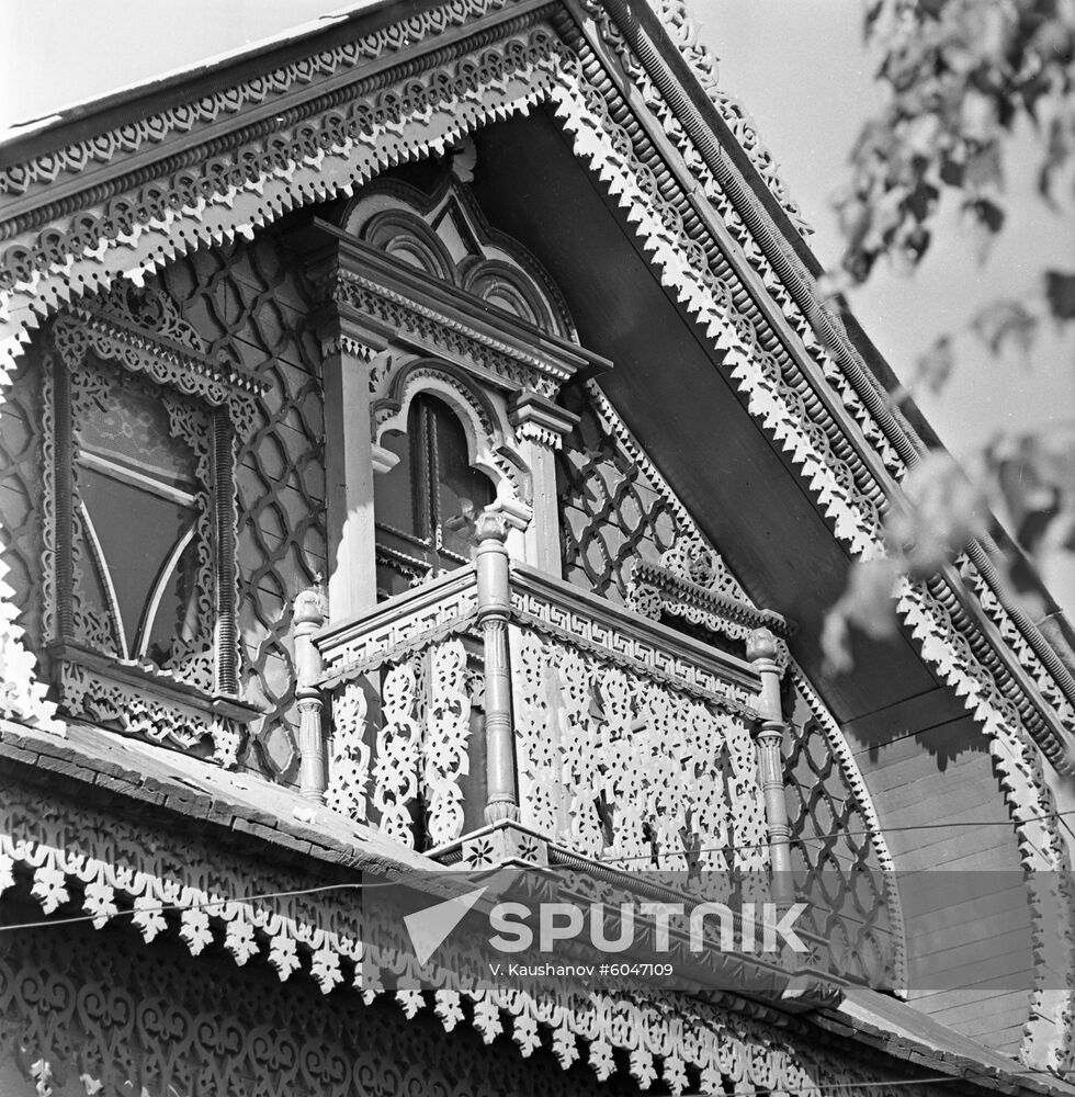 Russian wood carving