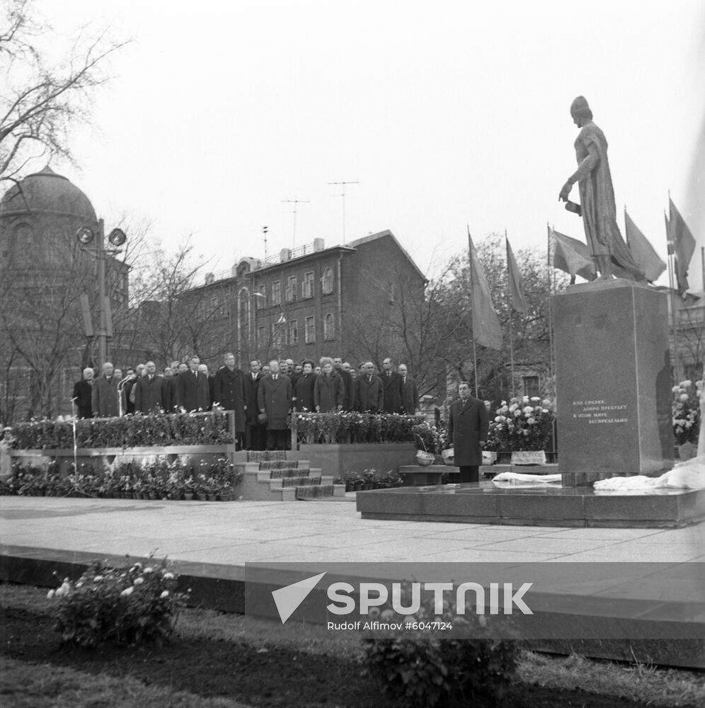 Monument to Shota Rustaveli in Moscow