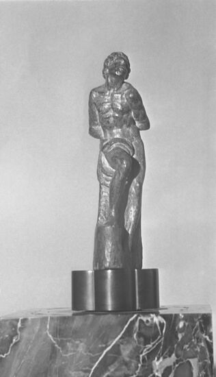 Sculpture Shackled Slave