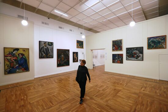 Exhibition Avant-Garde List No. 1