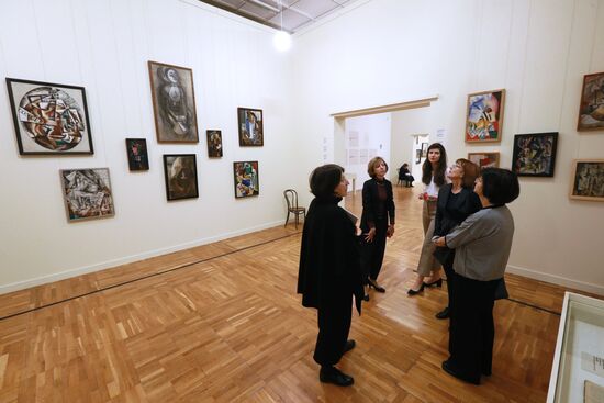 Exhibition Avant-Garde List No. 1