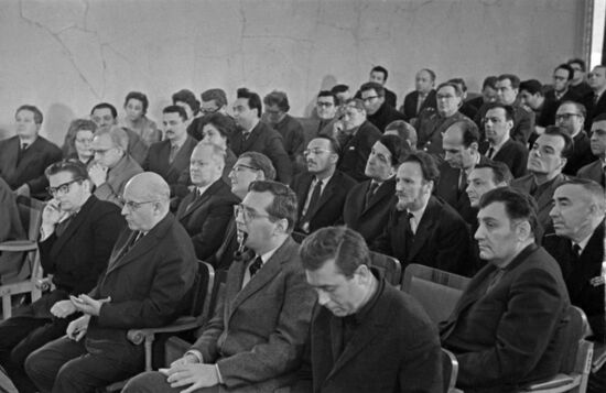 Spanish politician Dolores Ibarruri visits USSR