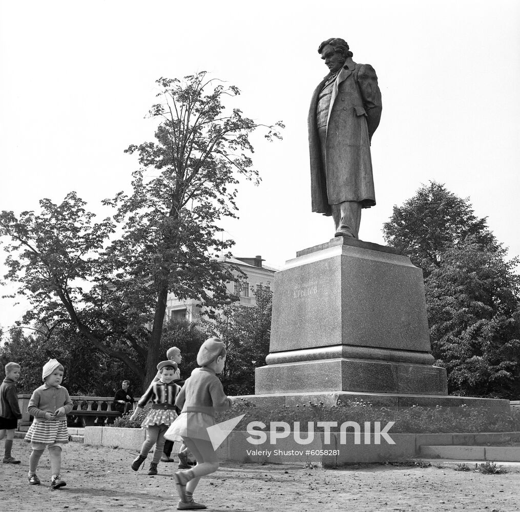 Monument to Ivan Krylov in Kalinin