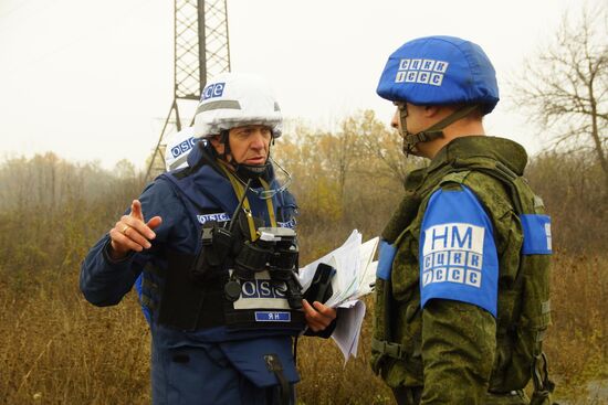 Ukraine LPR Troops Pullout