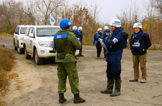 Ukraine LPR Troops Pullout