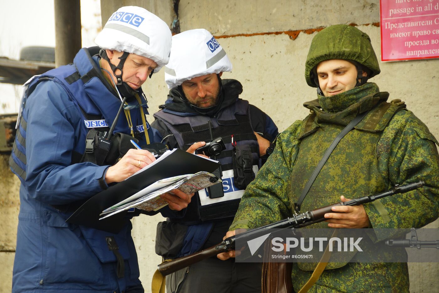 Ukraine LPR Troops Pullout