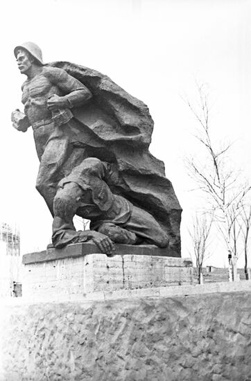 Mongolian delegation visits USSR