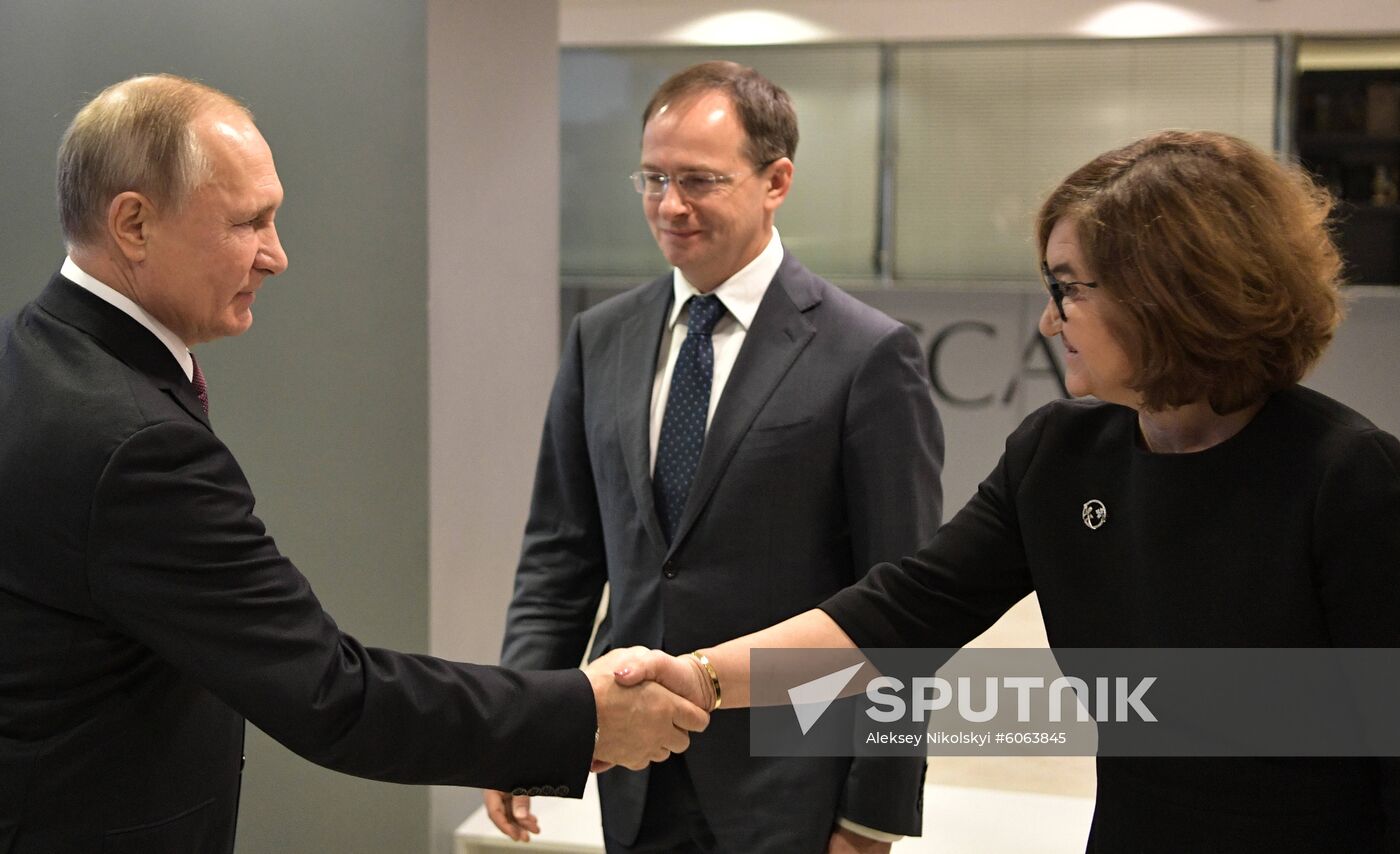 Russian President Vladimir Putin shakes hands with General Director of The State Tretyakov Gallery Zelfira Tregulova during his visit to the Orthodox Russia Exhibition Forum to mark the National Unity Day, at the Manege Central Exhibition Hall, in Moscow, Russia. Location: Russia, Moscow. Author: Aleksey Nikolskyi/Sputnik. Russia Putin Unity Day