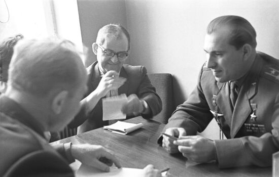 Soviet cosmonauts Pavel Belyayev and Alexei Leonov meet with journalists at Novosti Press Agency