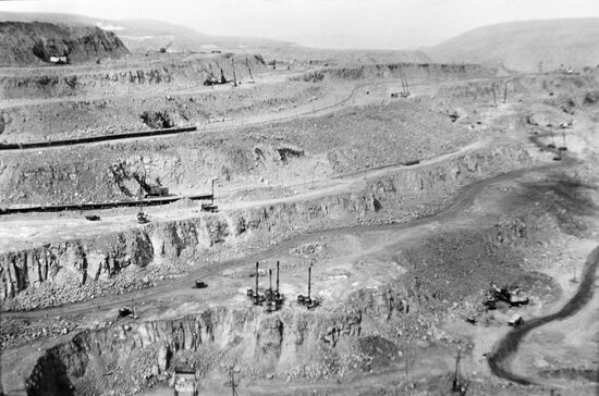 Medvezhy Ruchei mine