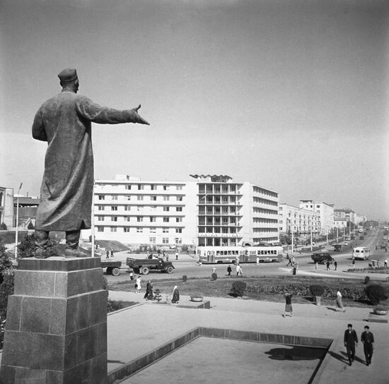 Monument to Yuldash Akhunbayev in Tashkent