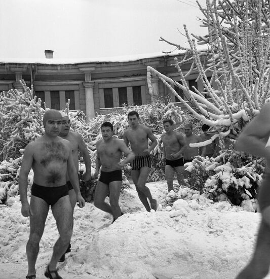Toughening up and winter swimming club in Leningrad