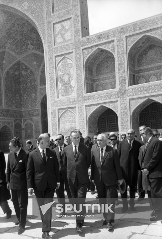 Soviet delegation visits Iran