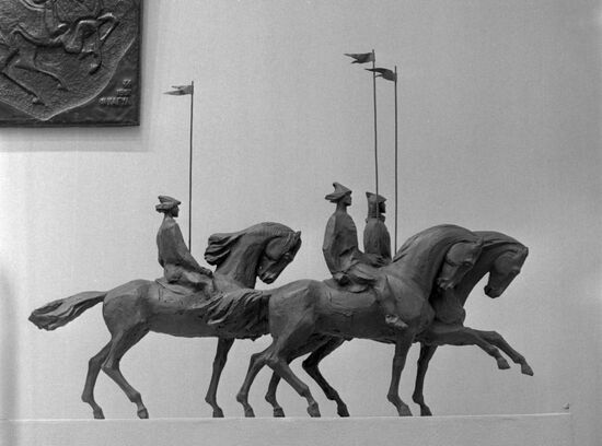 Sculptural composition Song of The Plains by Vladimir Artamonov