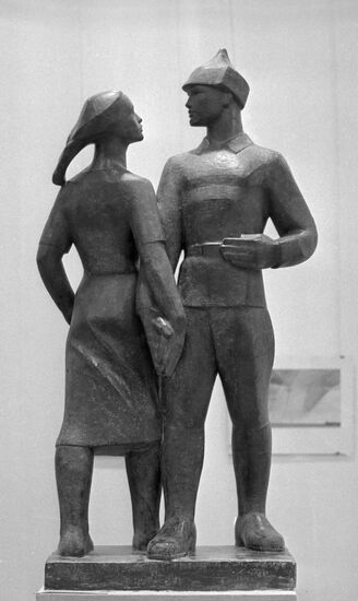 Sculptural composition Said Goodbye and Went Away by Rimma Pantsekhovskaya