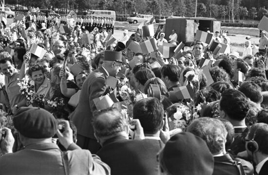 French President Charles de Gaulle visits USSR