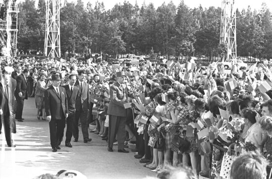 French President Charles de Gaulle visits USSR