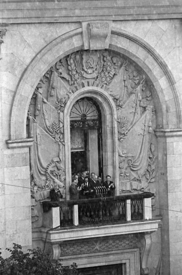 French President Charles de Gaulle visits USSR