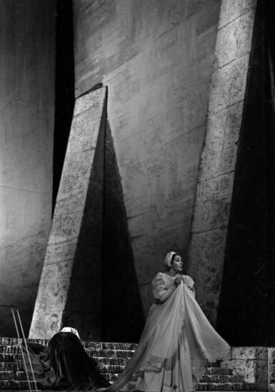 Singers of Milan's La Scala Opera House perform in Moscow