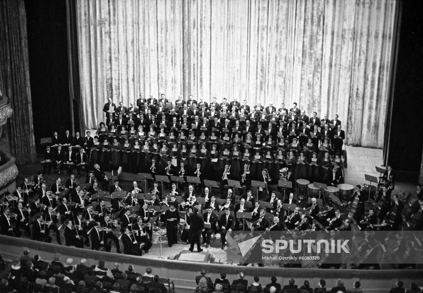 Singers of Milan's La Scala Opera House perform in Moscow