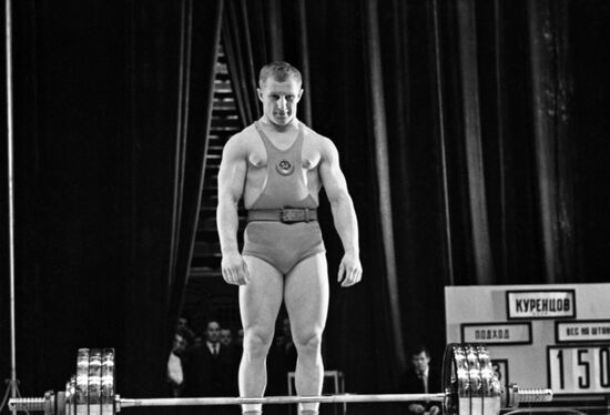 Soviet weightlifter Viktor Kurentsov