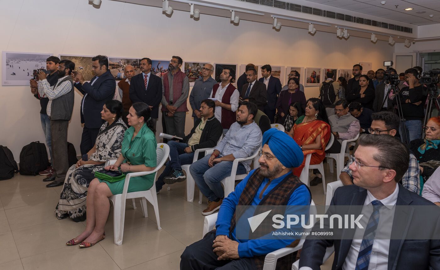 Visitors attend the opening ceremony of the Stenin Photo Contest exhibition in New Delhi, India. Andrei Stenin International Photo Contest for young photojournalists is named after special photo correspondent of the Rossiya Segodnya International Information Agency, who was killed while on assignment in the conflict-torn eastern Ukraine. Location: India, New Delhi. Author: Abhishek Kumar/Sputnik. India Stenin Photo Contest