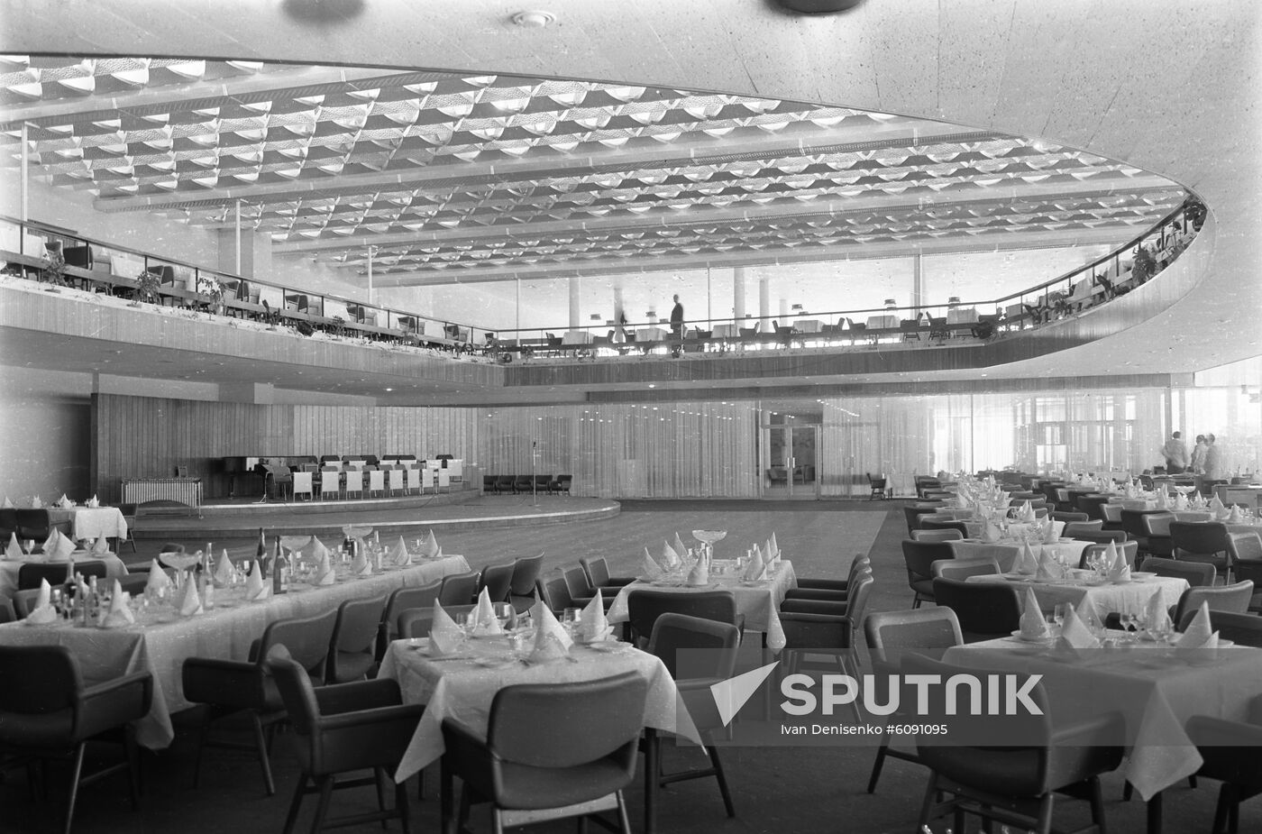 Arbat restaurant in Kalinin Prospekt