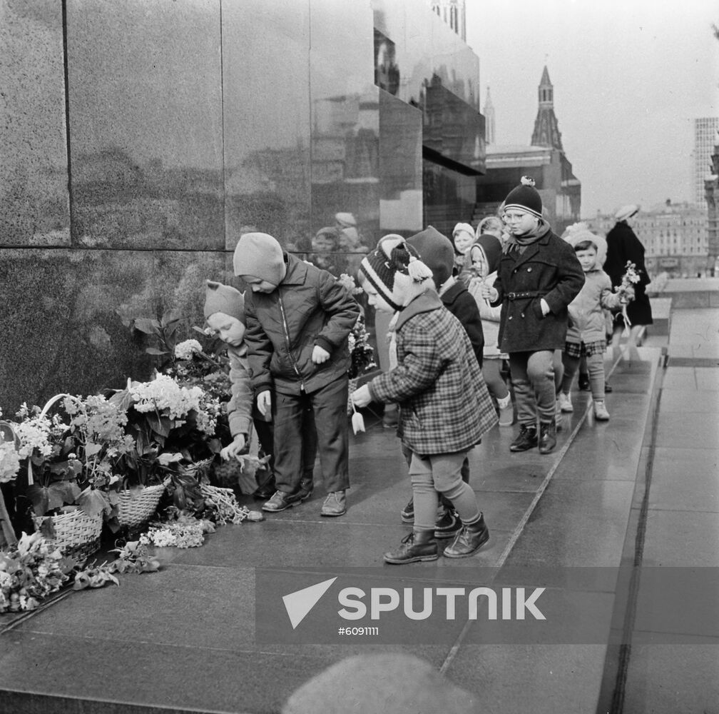Children at the Lenin Mausoleum