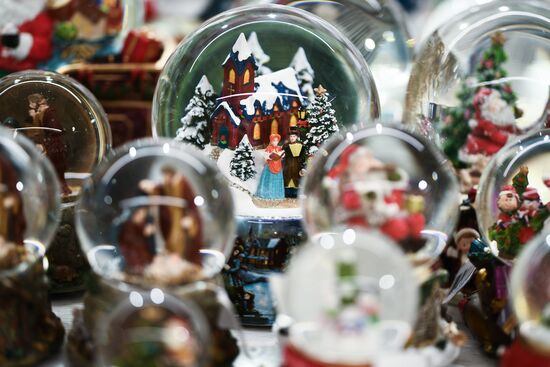 Russia New Year Preparations