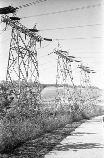 Power lines in Ulyanovsk Region