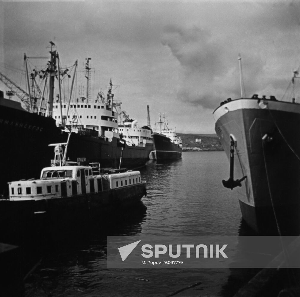 Murmansk merchant seaport