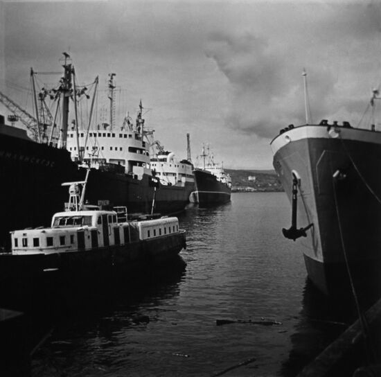 Murmansk merchant seaport