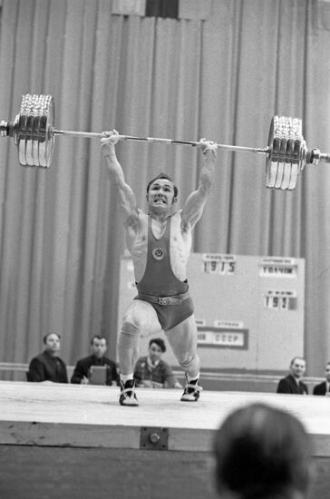 Soviet weightlifter Boris Pavlov