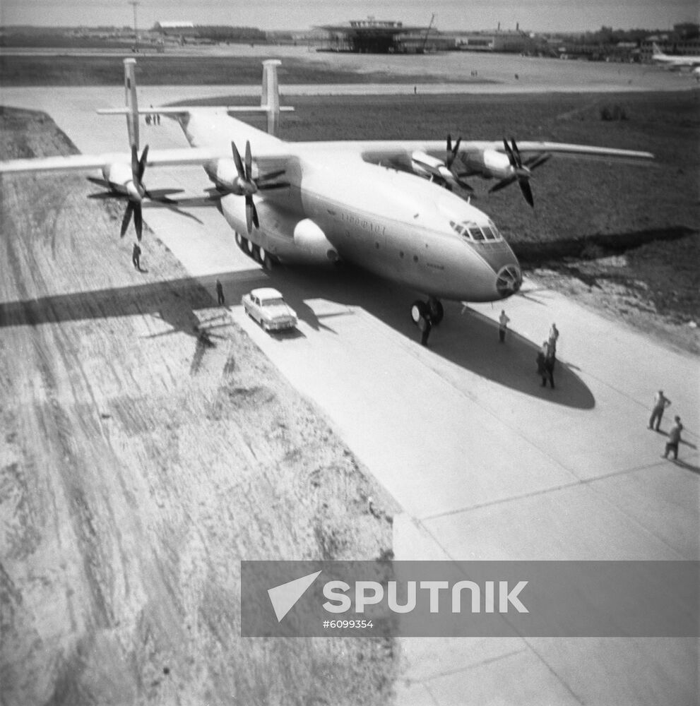 Antonov 22 Anthey airplane