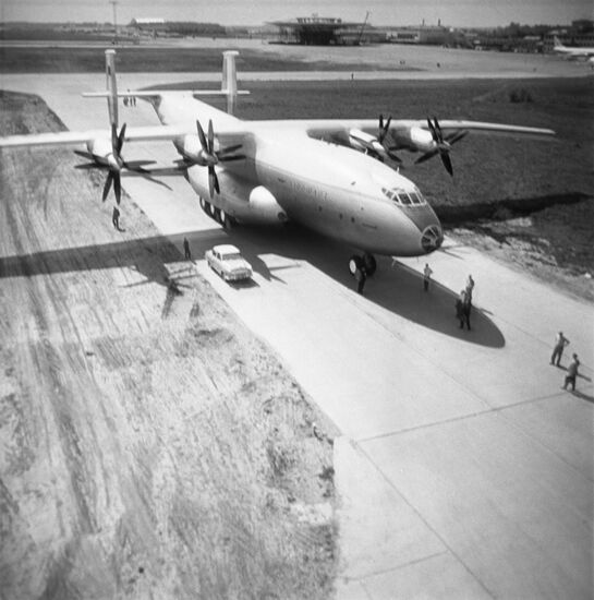 Antonov 22 Anthey airplane