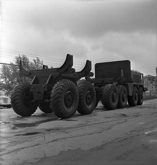 PV-481 pipe-and-rail carrier