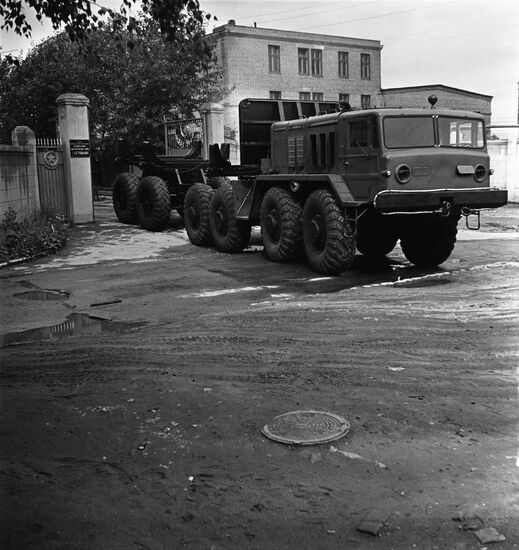 PV-481 pipe-and-rail carrier