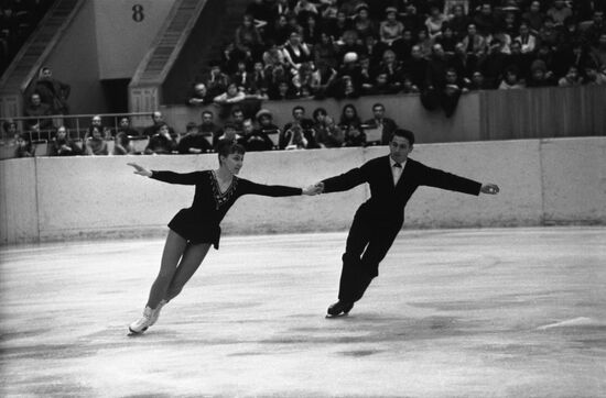 Soviet figure skaters Tatyana Sharanov and Anatoly Yevdokimov
