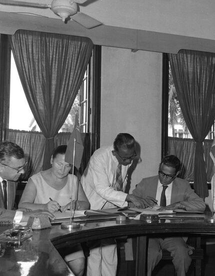 Signing trade agreement between USSR and Ceylon