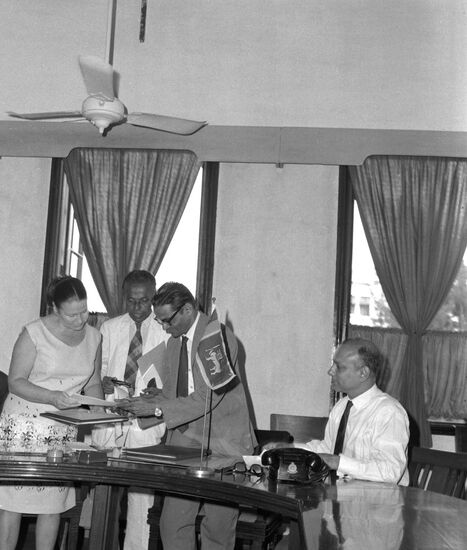 Signing trade agreement between USSR and Ceylon