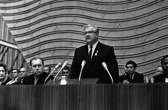 Official meeting to congratulate students of 2nd completion of Peoples' Friendship University