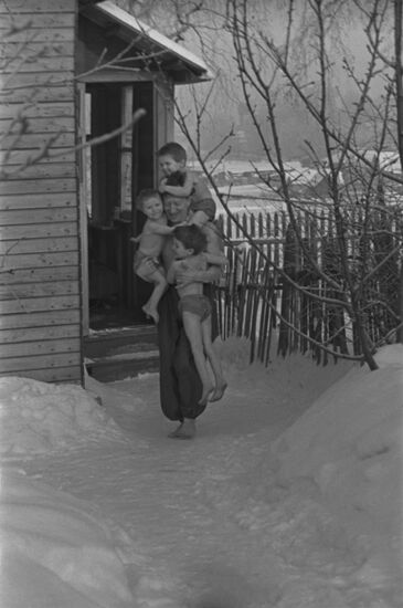 The Ninikitin family child-rearing experience