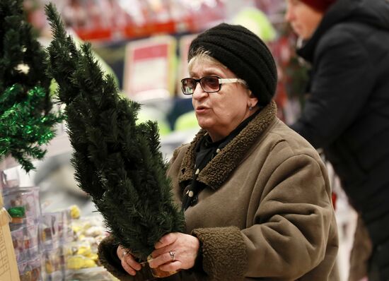 Russia New Year Preparations