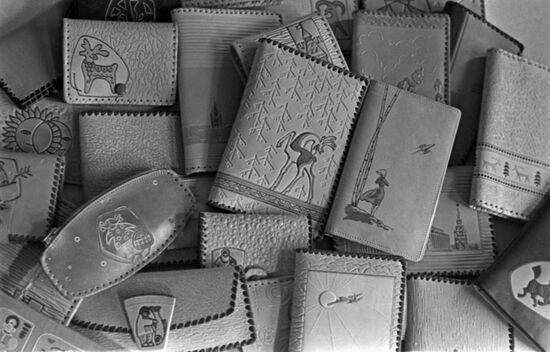 Samples of leather souvenirs