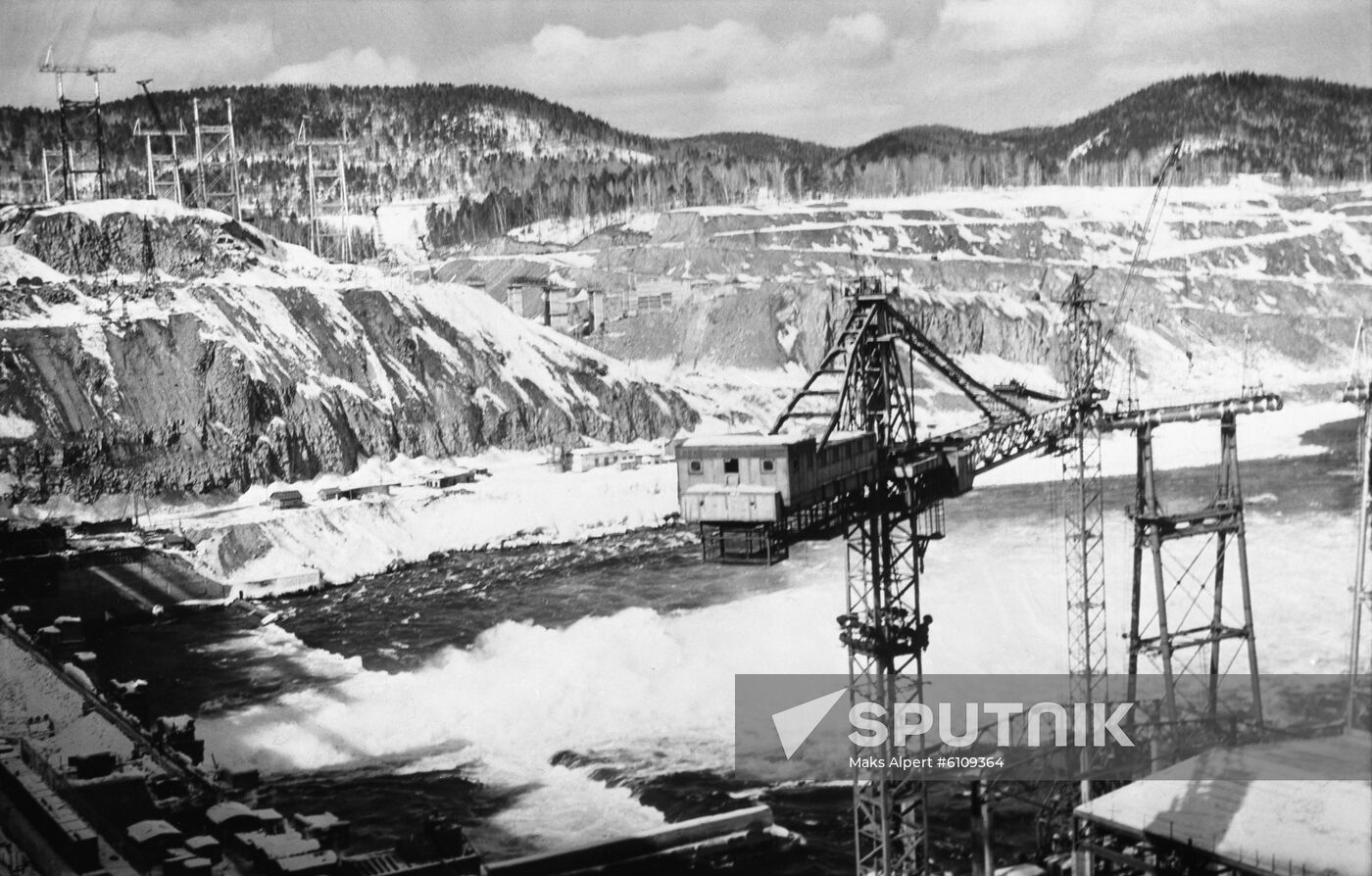 Construction of Krasnoyarsk hydropower plant
