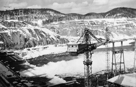 Construction of Krasnoyarsk hydropower plant