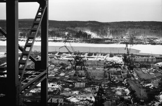 Construction of Krasnoyarsk hydropower plant