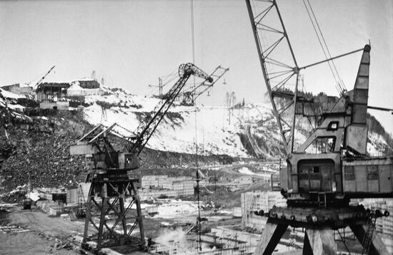 Construction of Krasnoyarsk hydropower plant