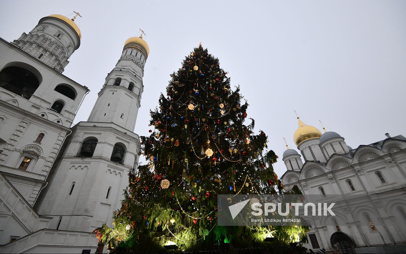 Russia New Year Preparations