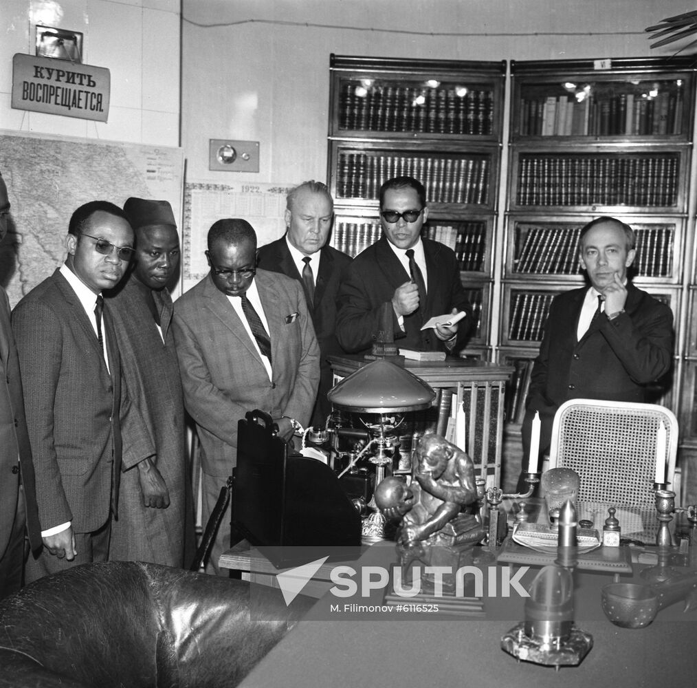 Parliamentary delegation from Cameroon visits USSR